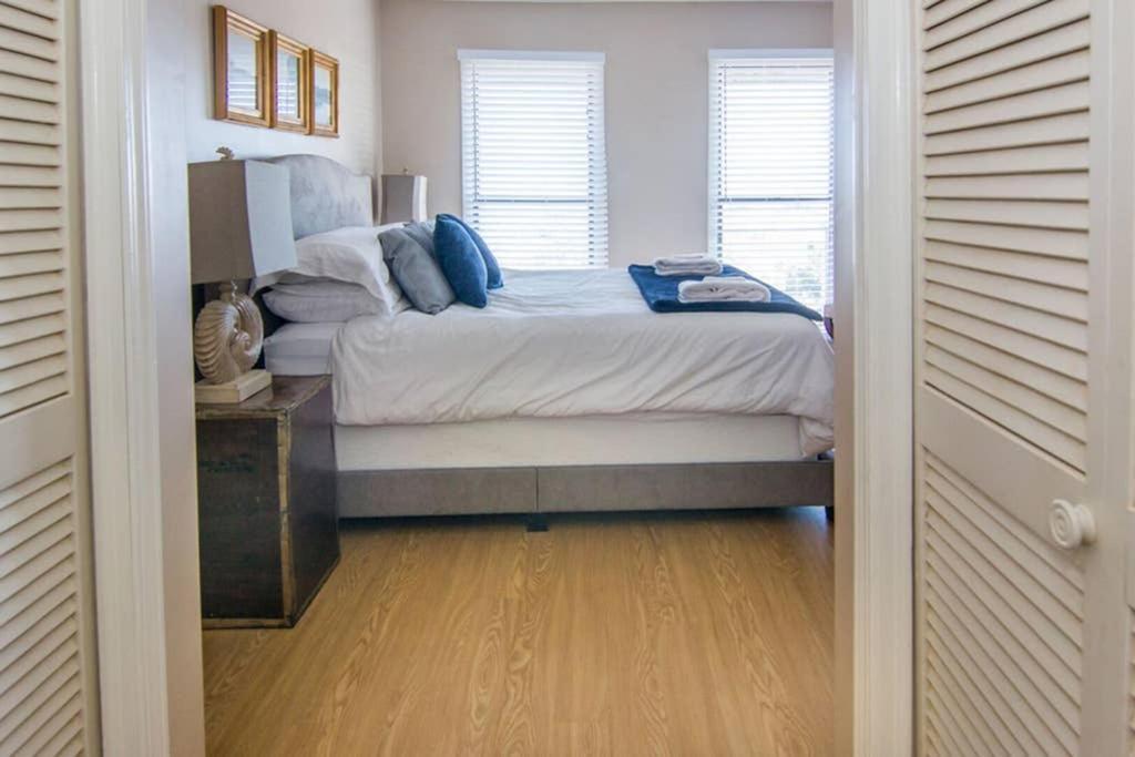 Pelican Point Unobstructed Beach Views Beach Access Out Back Door! Harbor Island Bagian luar foto