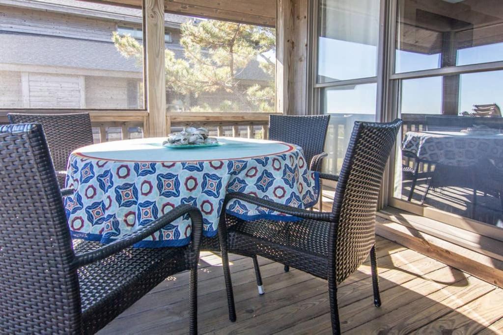 Pelican Point Unobstructed Beach Views Beach Access Out Back Door! Harbor Island Bagian luar foto