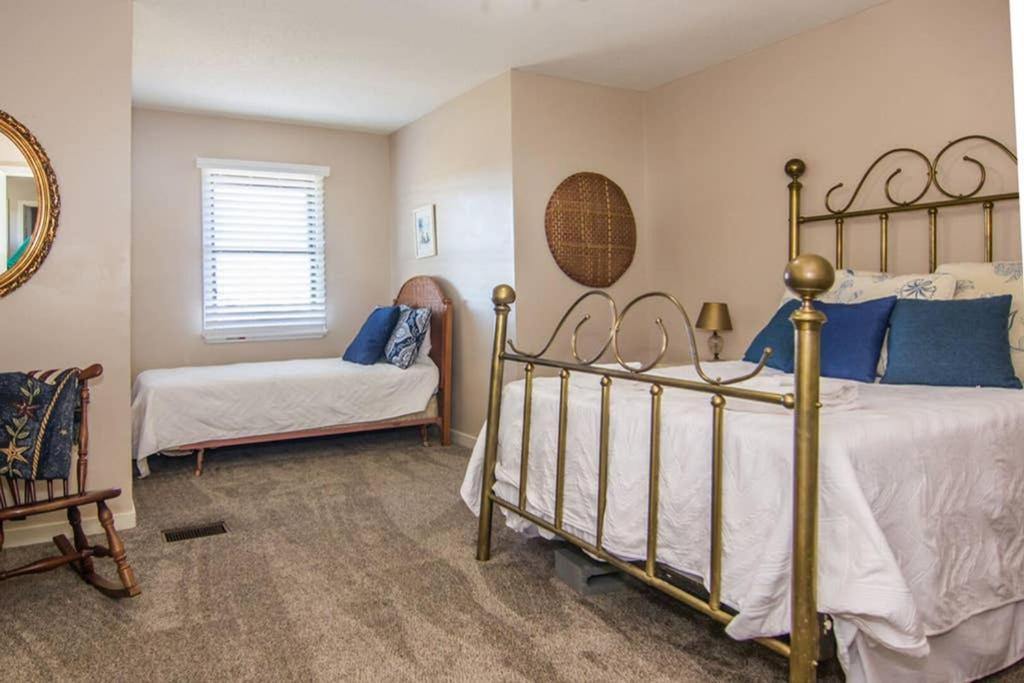 Pelican Point Unobstructed Beach Views Beach Access Out Back Door! Harbor Island Bagian luar foto