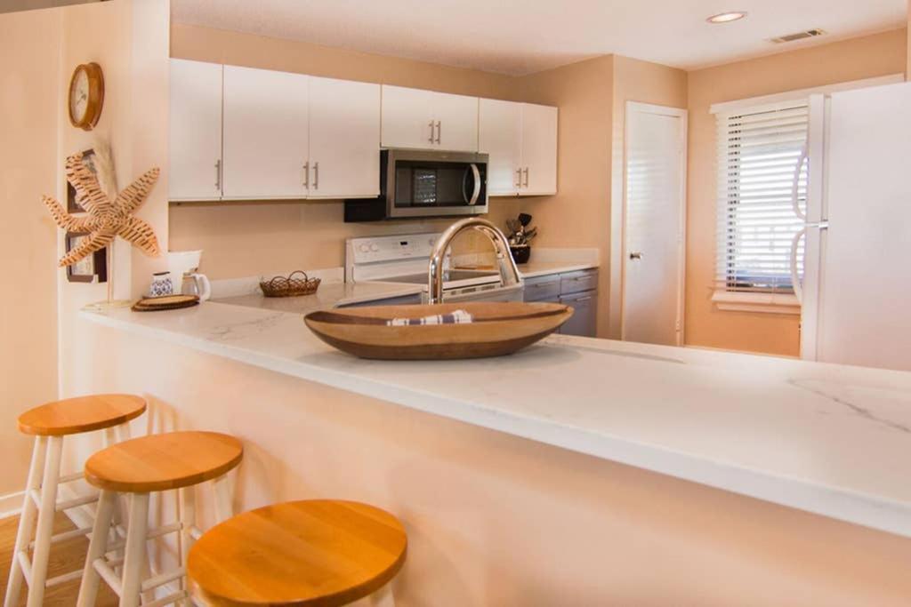 Pelican Point Unobstructed Beach Views Beach Access Out Back Door! Harbor Island Bagian luar foto